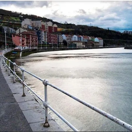 Vt En La Ribera De * بلباو